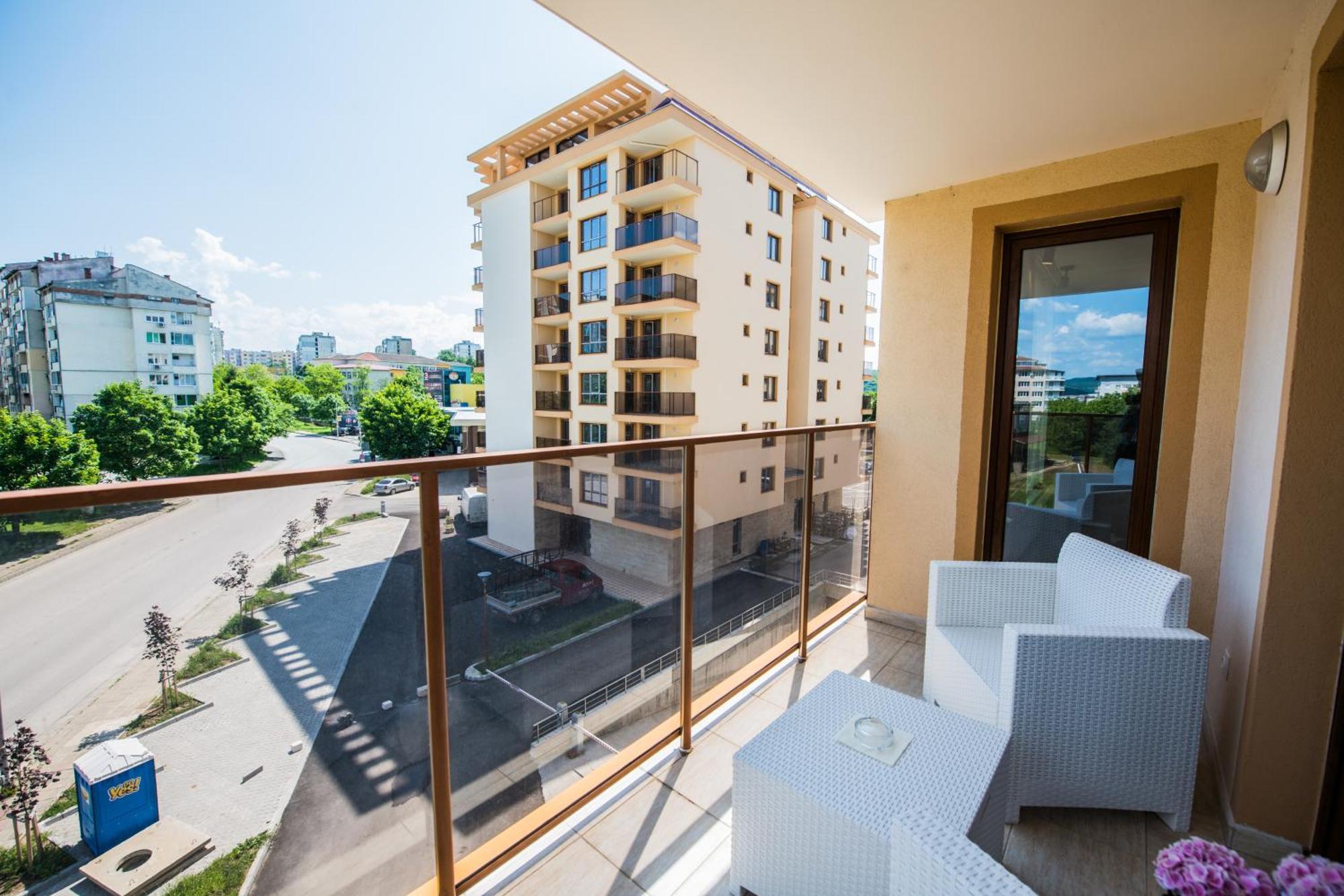 Luxury Martina Apartment Veliko Tărnovo Esterno foto