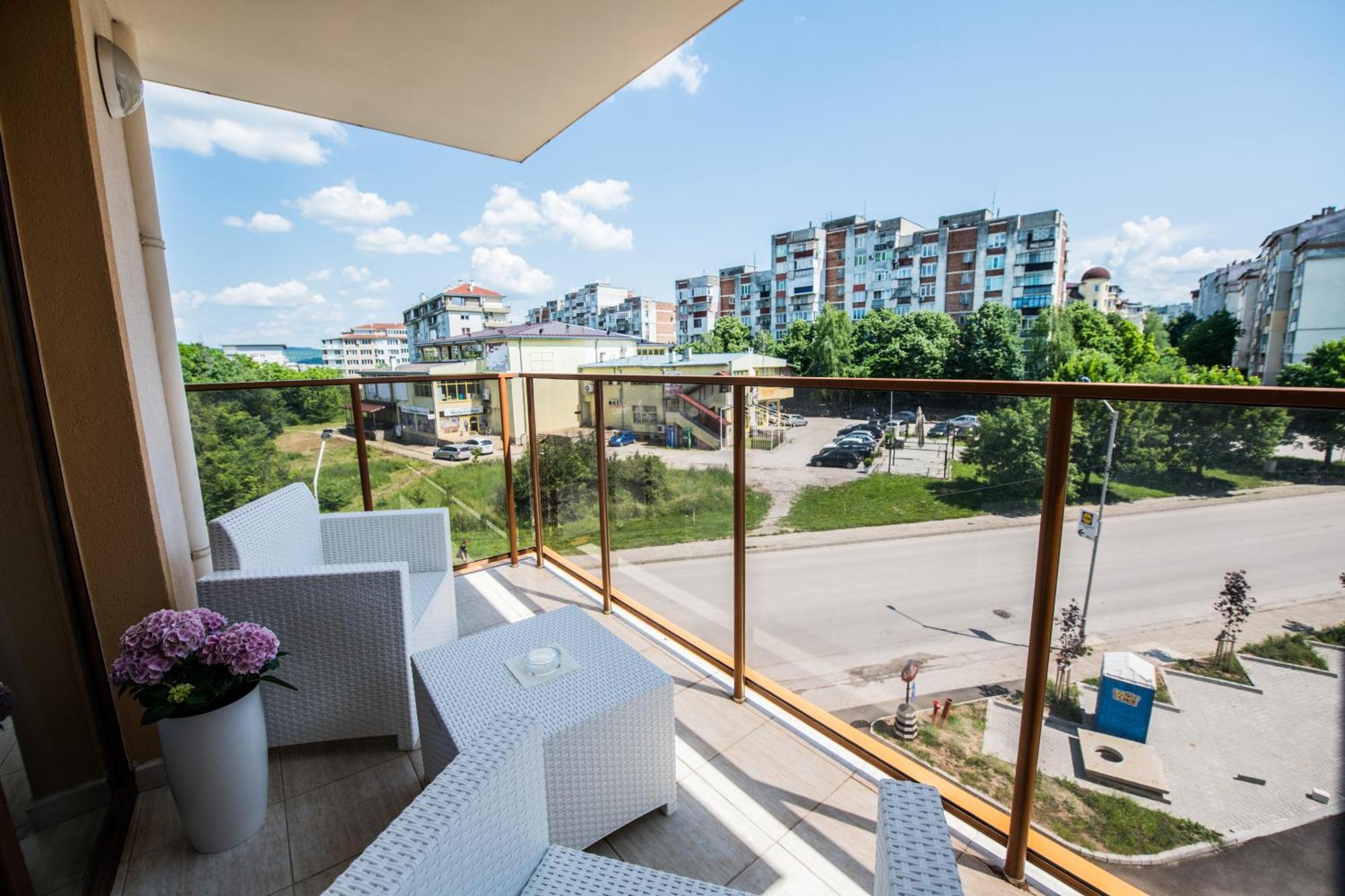 Luxury Martina Apartment Veliko Tărnovo Esterno foto